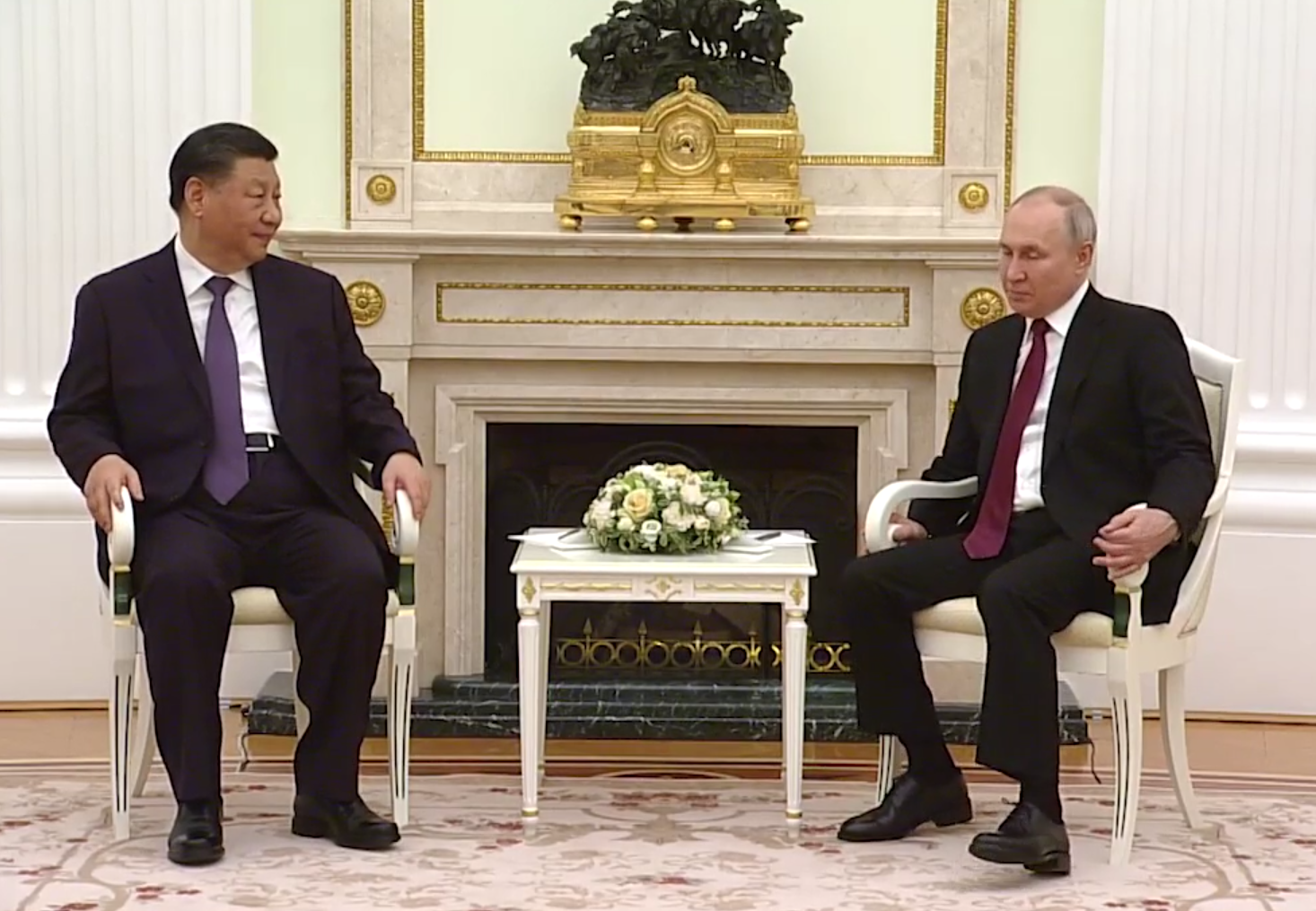 Путин заявил, что планирует обсудить с Си Цзиньпином китайский "мирный план"