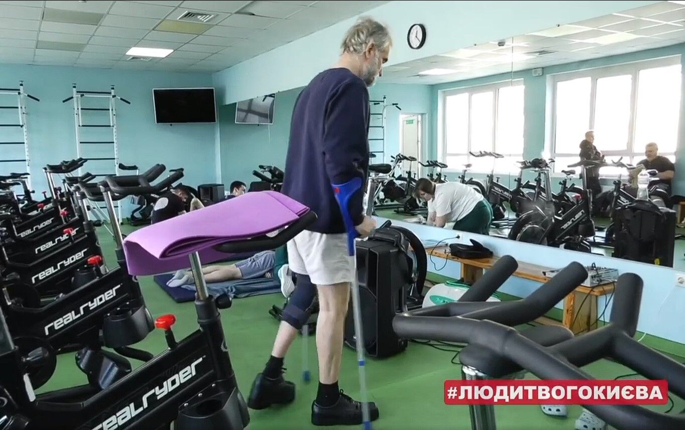 Кличко розповів про киянина-реабілітолога, який допомагає відновлюватися пораненим захисникам України. Відео