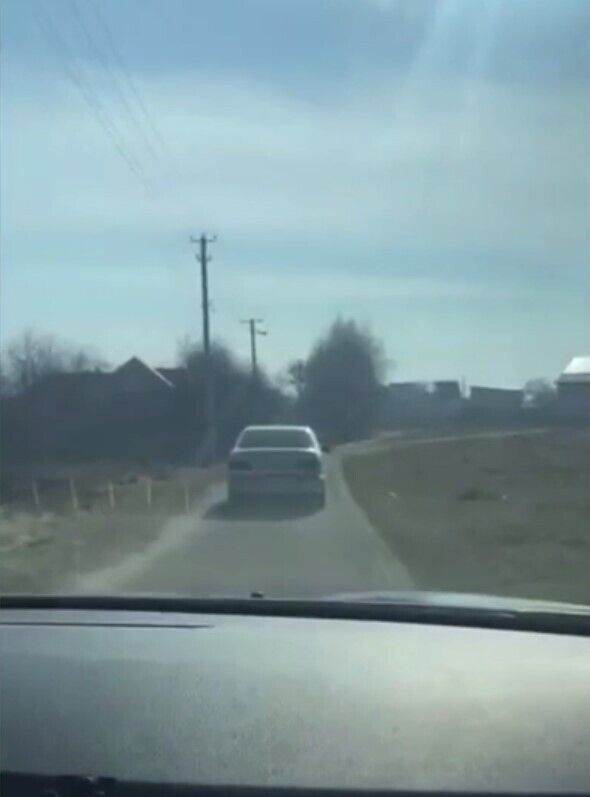 На Київщині п’яний водій, намагаючись втекти від поліції, на швидкості їздив по селу. Відео