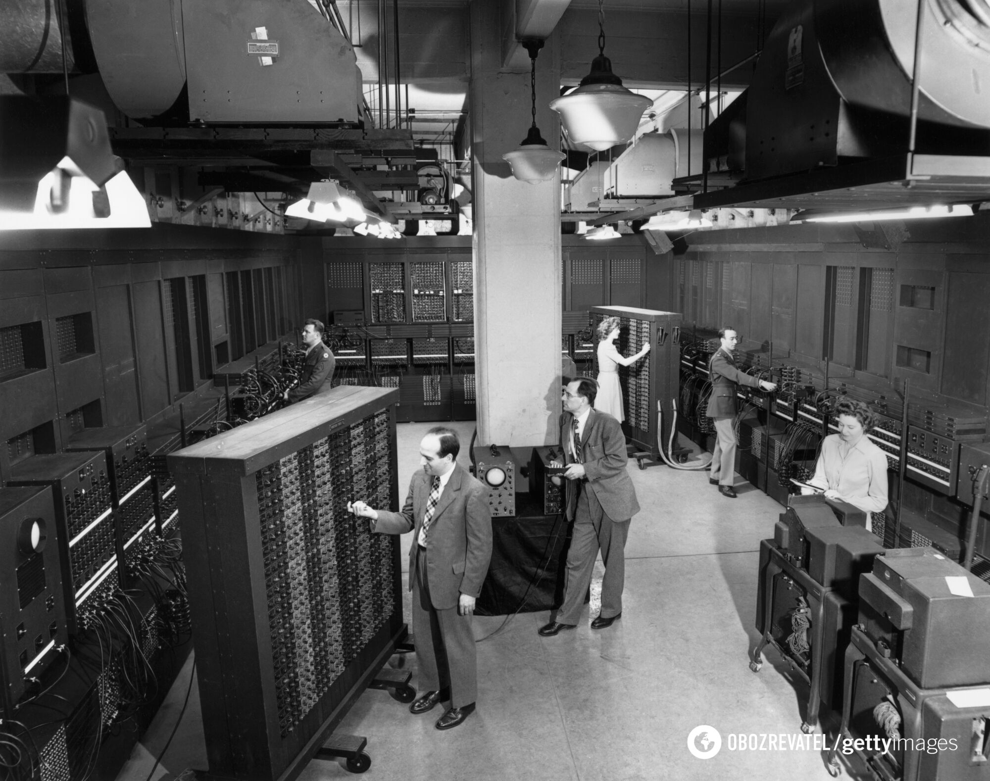 ENIAC весил около 50 тонн.