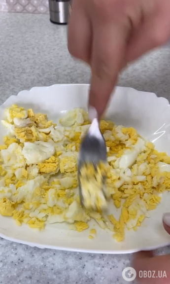 Элементарные брускеты с яйцами и зеленью: готовятся 5 минут
