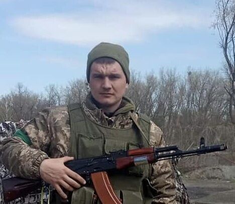 На Прикарпатті провели в останню путь молодого захисника, який загинув у боях на Донеччині. Фото і відео 