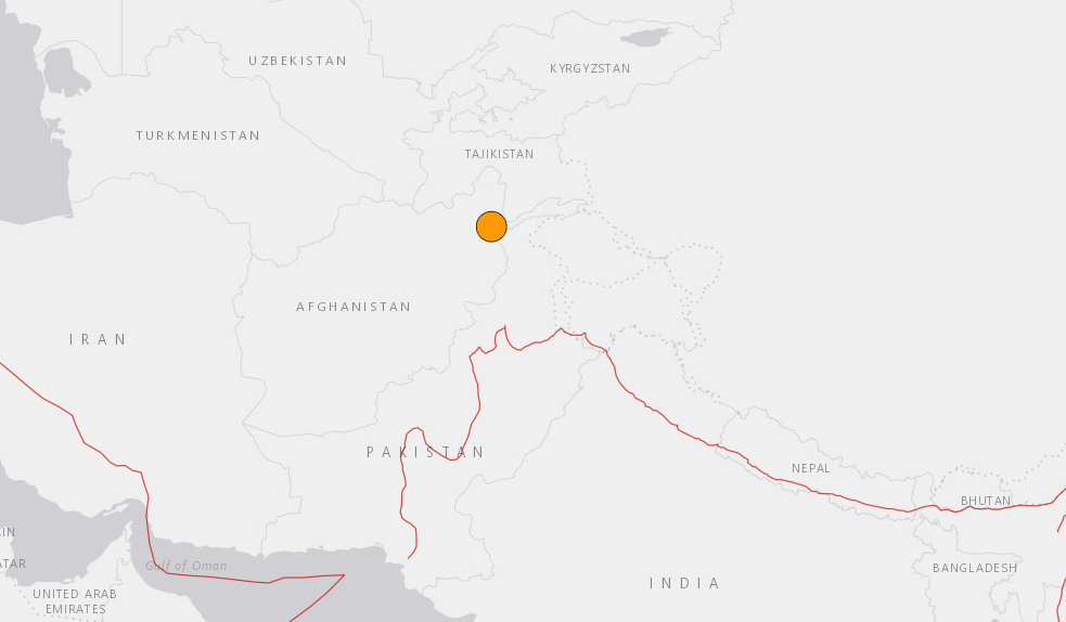 Люди в панике выбегали из домов: в результате землетрясения в Афганистане и Пакистане погибли 13 человек, сотни ранены. Фото