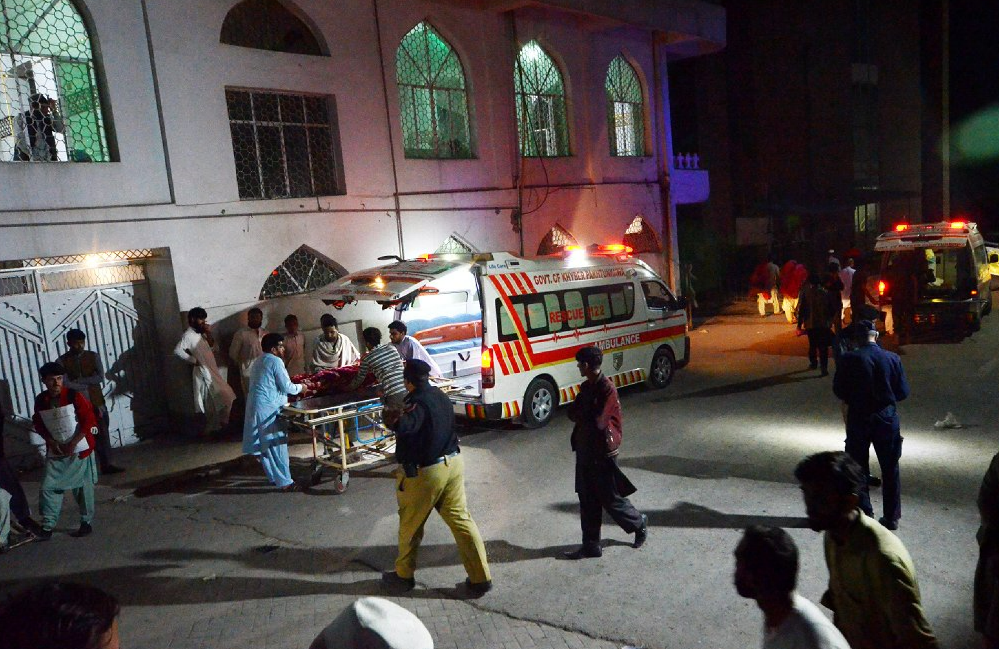 Люди в паніці вибігали з будинків: унаслідок землетрусу в Афганістані й Пакистані загинули 13 осіб, сотні поранені. Фото