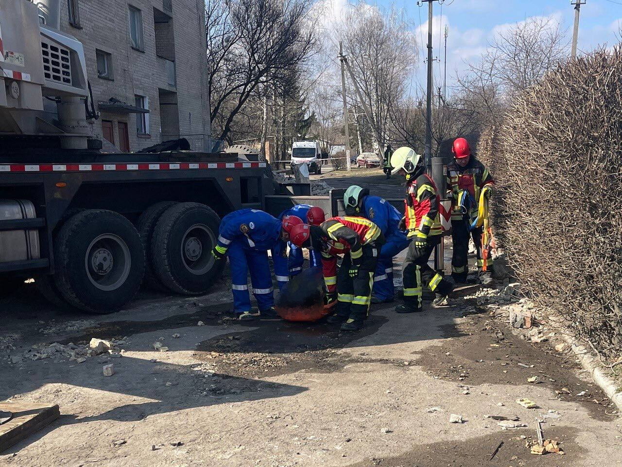 На Київщині внаслідок ворожої атаки зруйновано гуртожитки: кількість загиблих зросла до восьми. Фото і відео