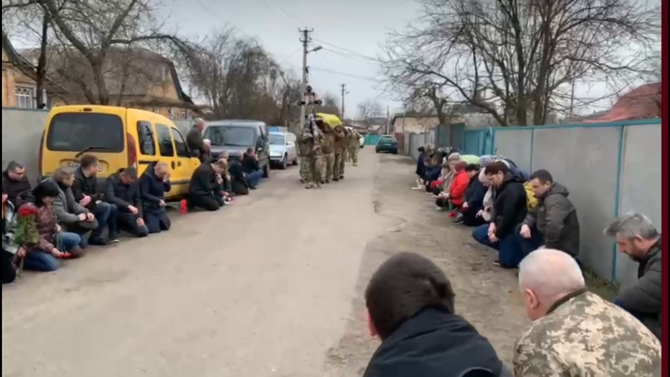 "Майже рік рідні не знали, що з ним сталося": на Київщині попрощалися з командиром взводу спецпризначення, який загинув на Херсонщині. Відео