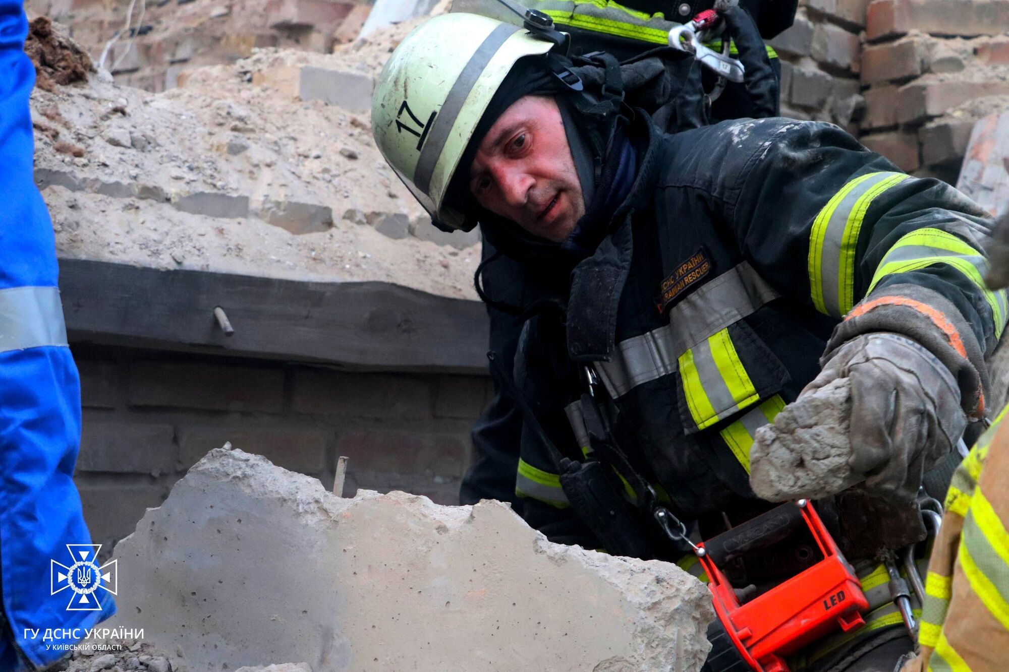 В Ржищеве возросло количество жертв вражеской атаки: под завалами нашли тело коменданта