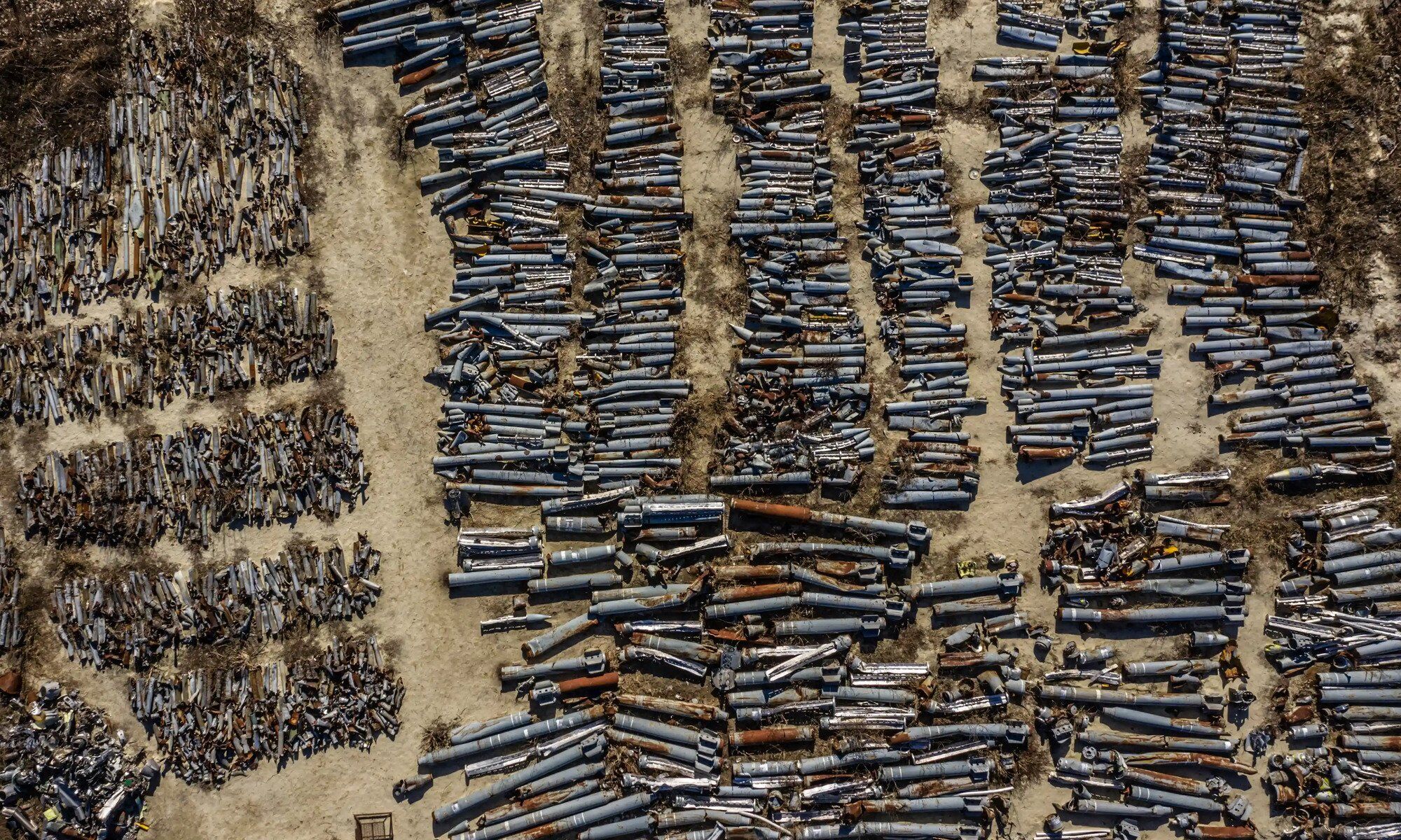Россия выпустила по Украине более 5 тыс. крылатых ракет: The Guardian показала кладбище смертоносных обломков под Харьковом. Фото