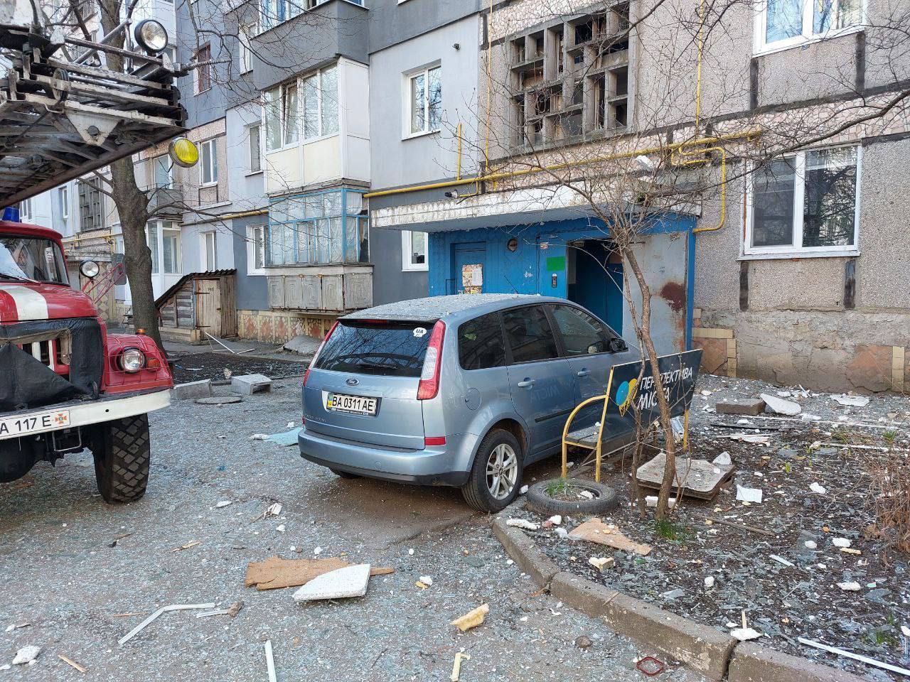 В Кропивницком во время воздушной тревоги произошел взрыв газа в многоэтажке: есть пострадавший. Фото и видео