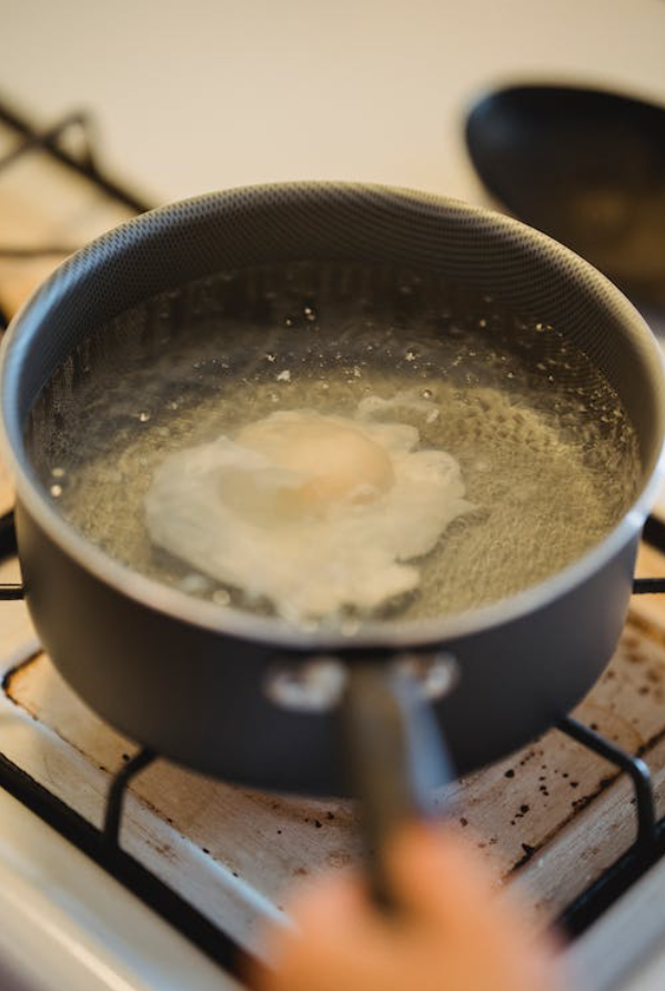 Як зварити яйце пашот на сніданок