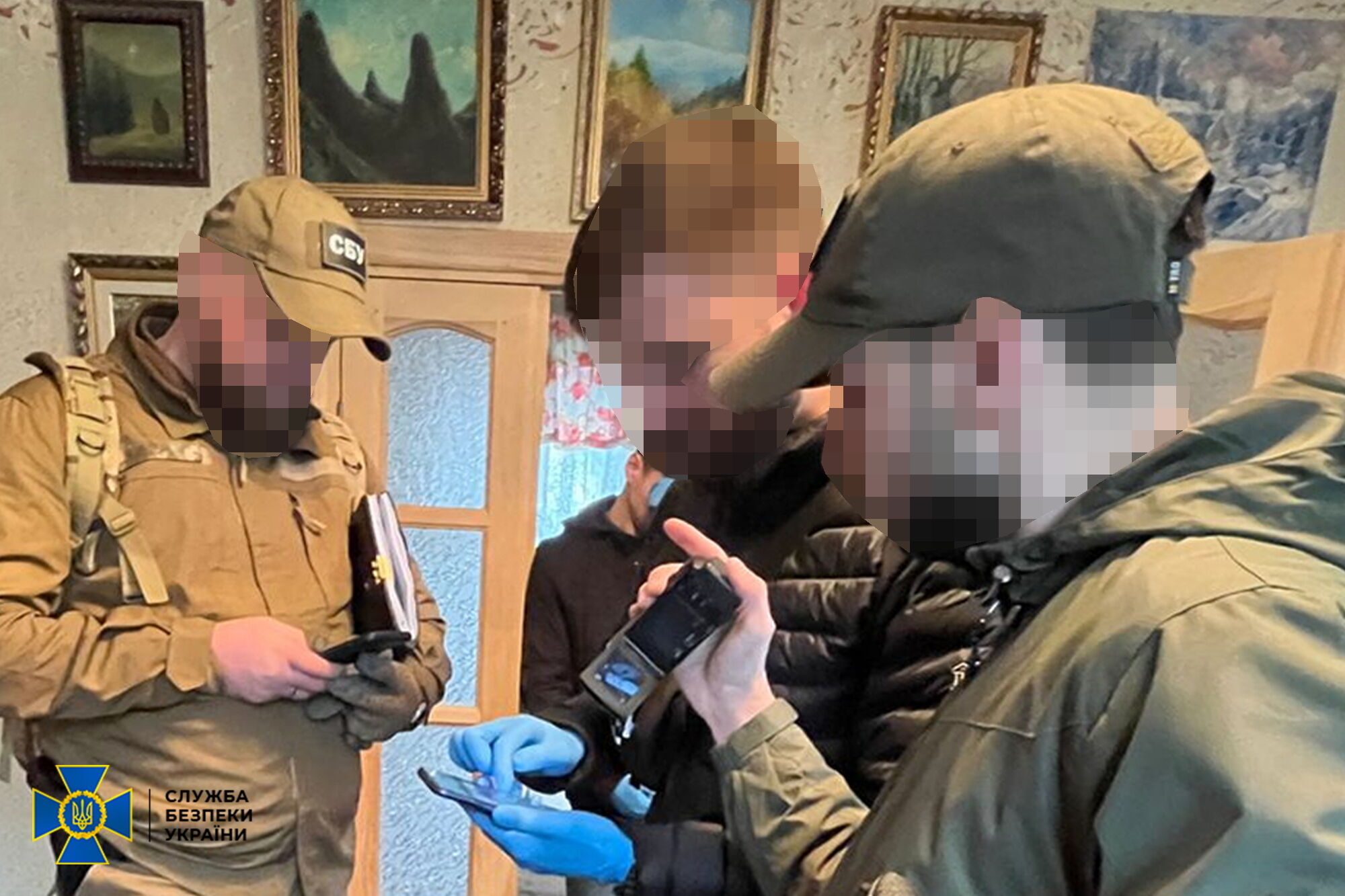 Сотрудники спецслужбы поймали жительницу Украины, которая помогала российским пропагандистам в информационной войне