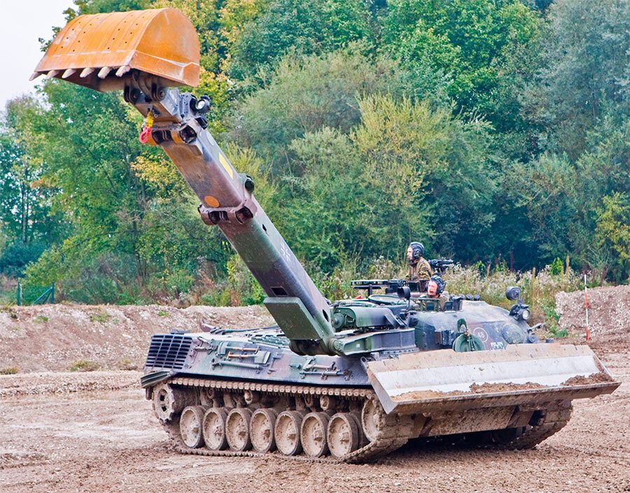Украина получила от Германии инженерные танки Dachs и пулеметы для танков Leopard: подробности