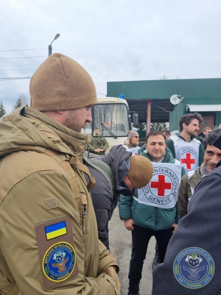 Україна в односторонньому порядку передала Росії важкопоранених полонених: подробиці