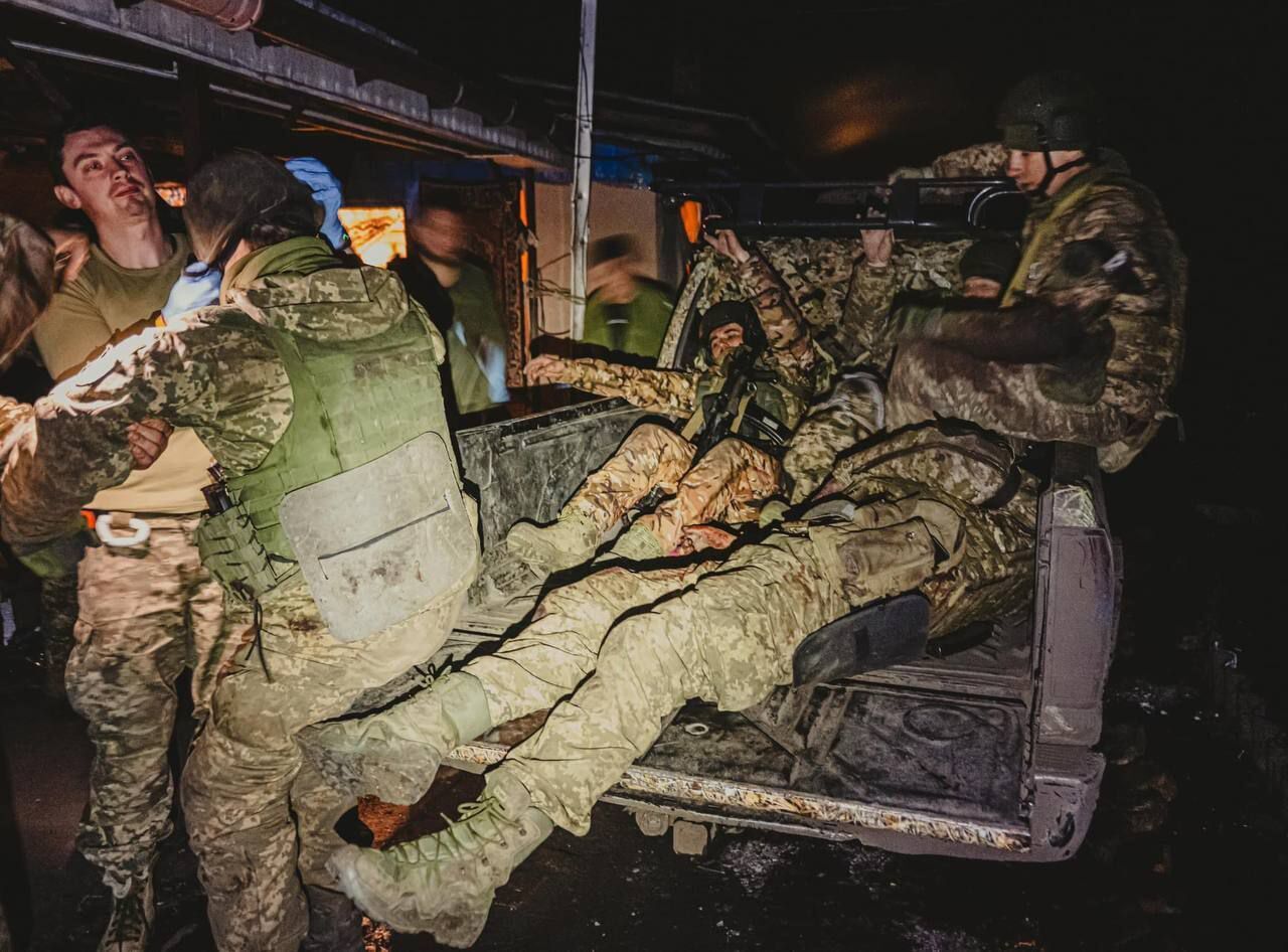 Украинские медики за 3 часа помогли 28 раненым украинским воинам под Авдеевкой: фото из стабпункта