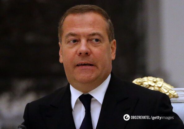 Рекомендацию Медведева в России оценили словами "раздражает этот тупой клоун"