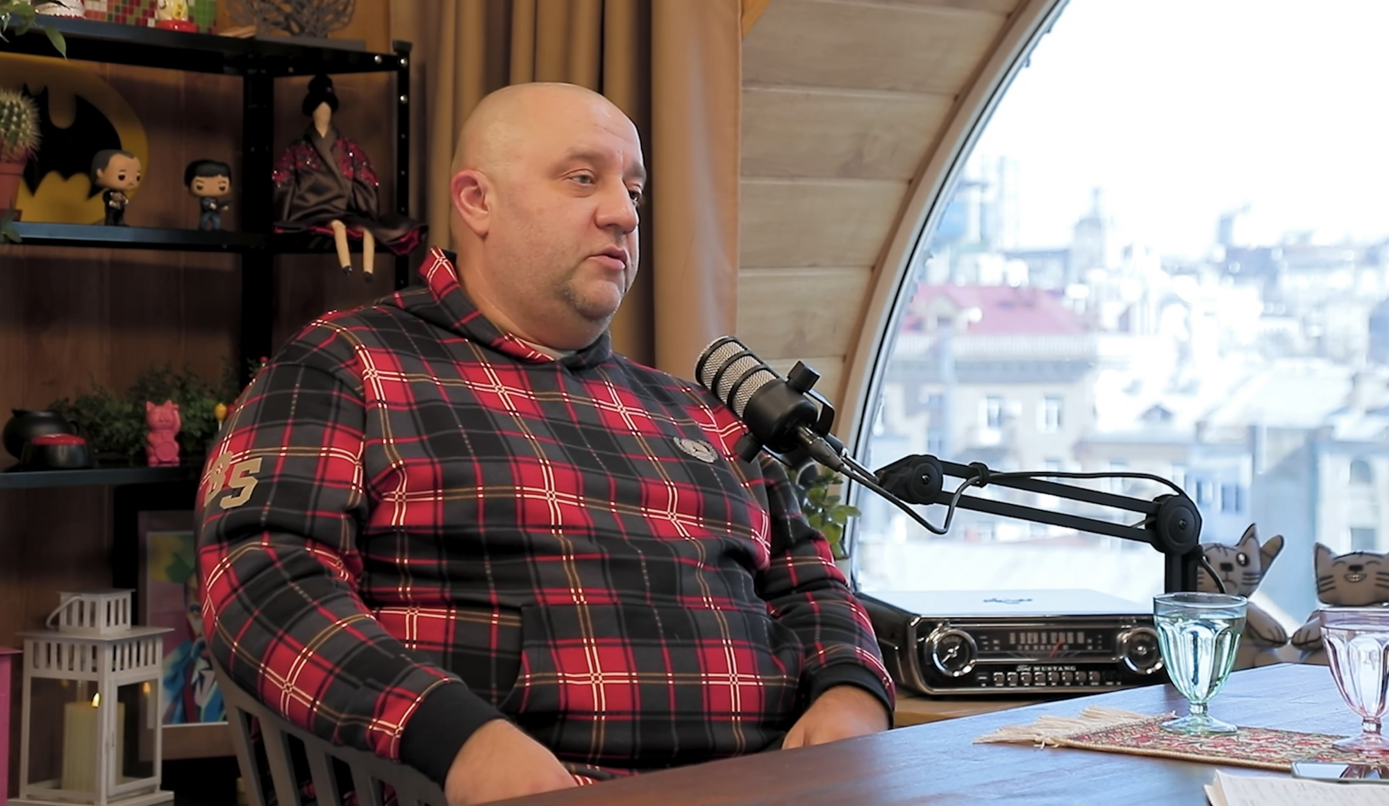 Егор Крутоголов объяснил, осуждает ли Писаренко и Никишина из "Дизель Шоу", сбежавших в Россию