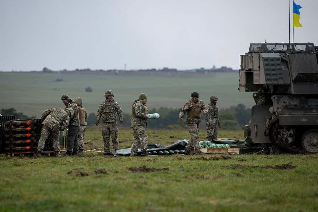 Міноборони показало навчання українських артилеристів на САУ AS90 у Великій Британії. Фото