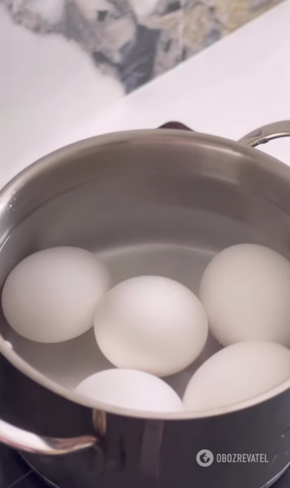 Як пофарбувати яйця рисом: оригінальна ідея декору на Великдень 