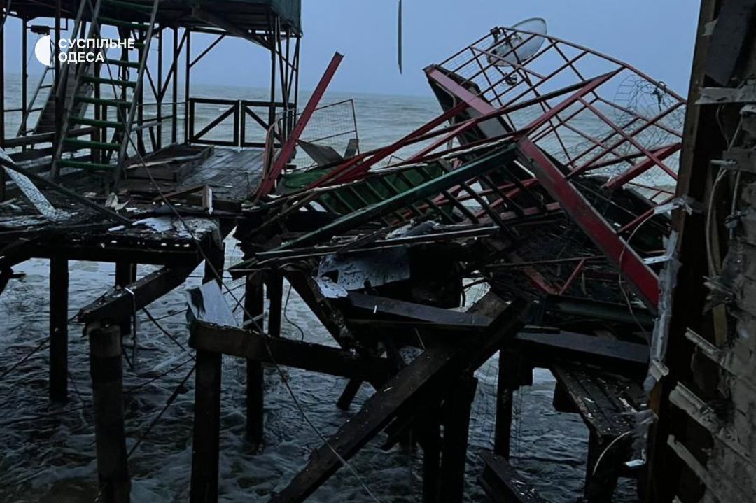 Під Одесою вибухнула морська міна: пошкоджено бази відпочинку. Фото і відео
