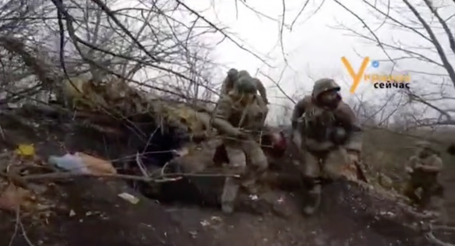 В сети показали эвакуацию украинских раненых под огнем в Бахмуте: видео