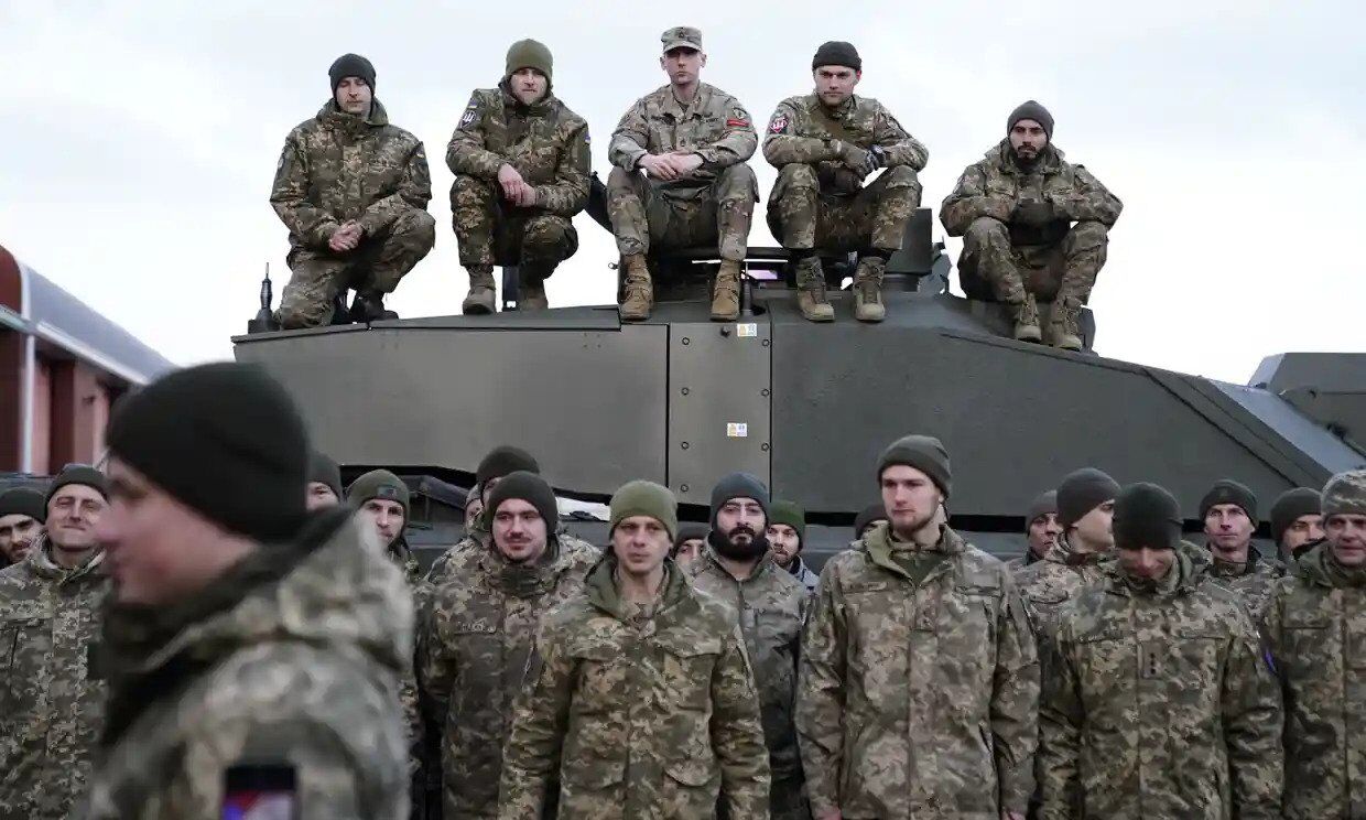 Украинские военные завершили обучение на Challenger 2 в Британии: танки будут использованы во время контрнаступления ВСУ