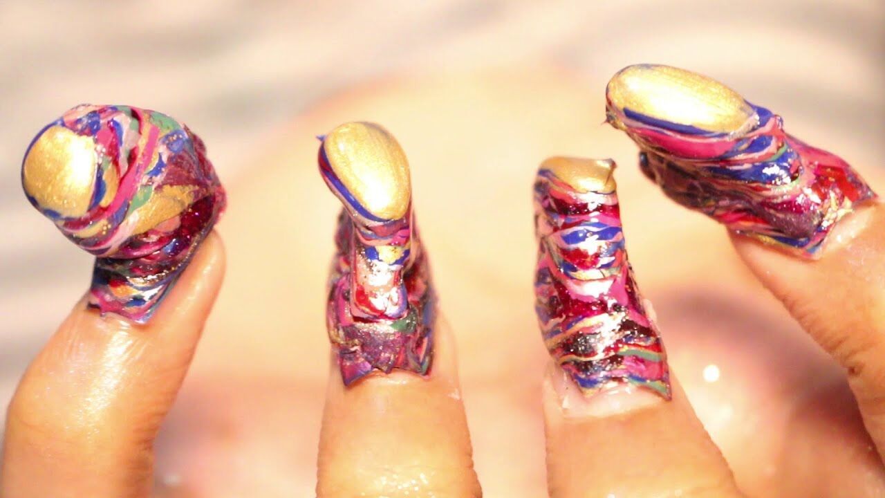 Такое лучше не повторять! Худшие идеи для маникюра, которые стали роковой ошибкой модниц. Фото 