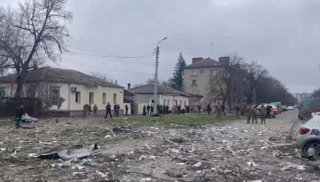 Окупанти обстріляли Слов’янськ і влучили в дитбудинок у Дружківці, є загиблі, десятки поранених: Зеленський відреагував. Відео