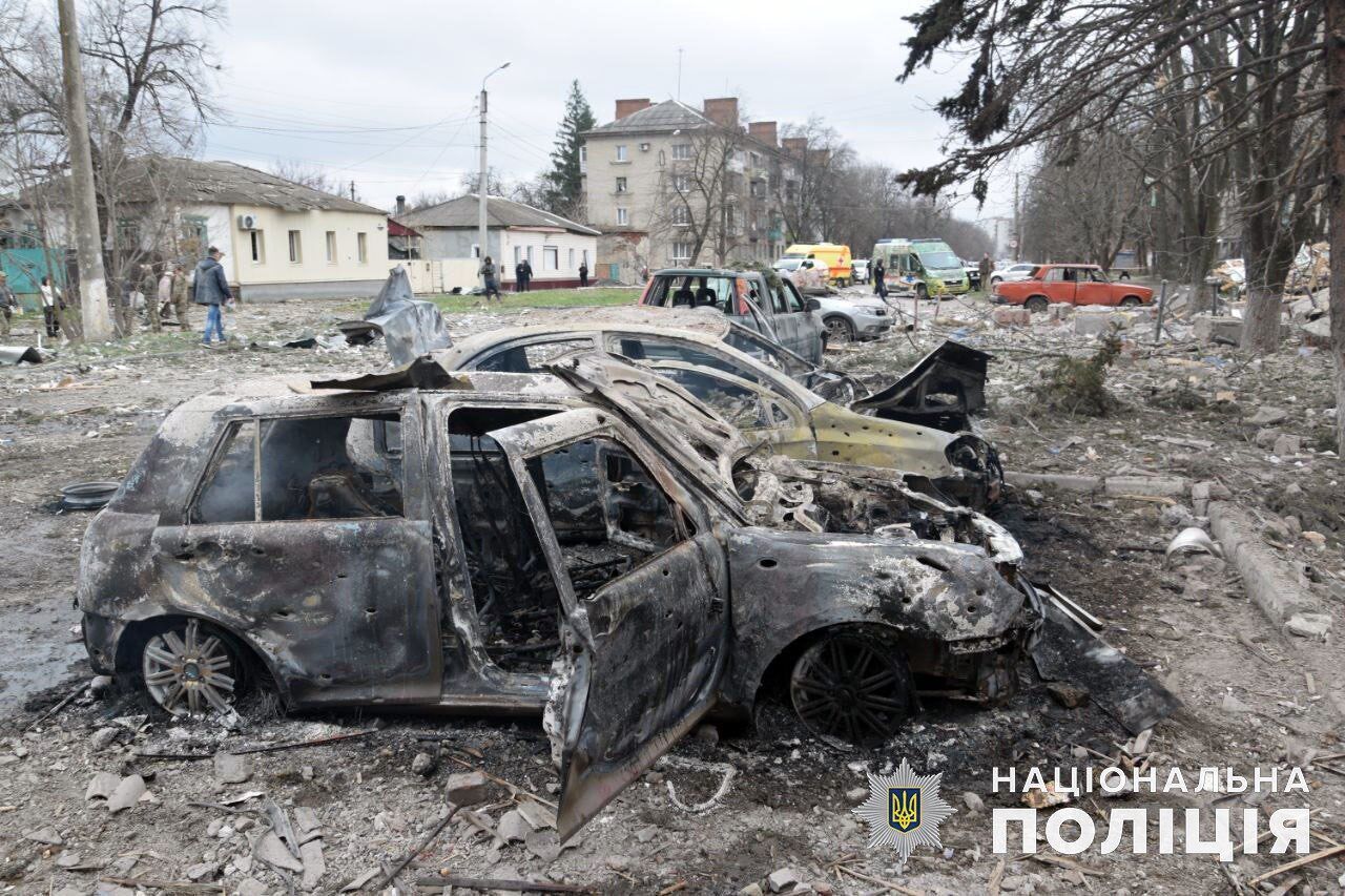 Оккупанты обстреляли Славянск и попали в детдом в Дружковке, есть погибшие, десятки раненых: Зеленский отреагировал. Видео
