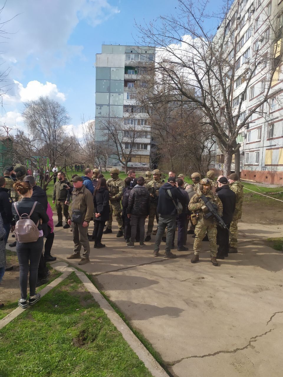 Зеленський зустрівся з директором МАГАТЕ Гроссі у Запоріжжі: оглянули пошкоджену обстрілами РФ ДніпроГЕС. Фото 