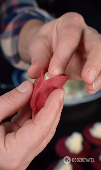Ефектні червоні вареники: як пофарбувати тісто за допомогою простого інгредієнта