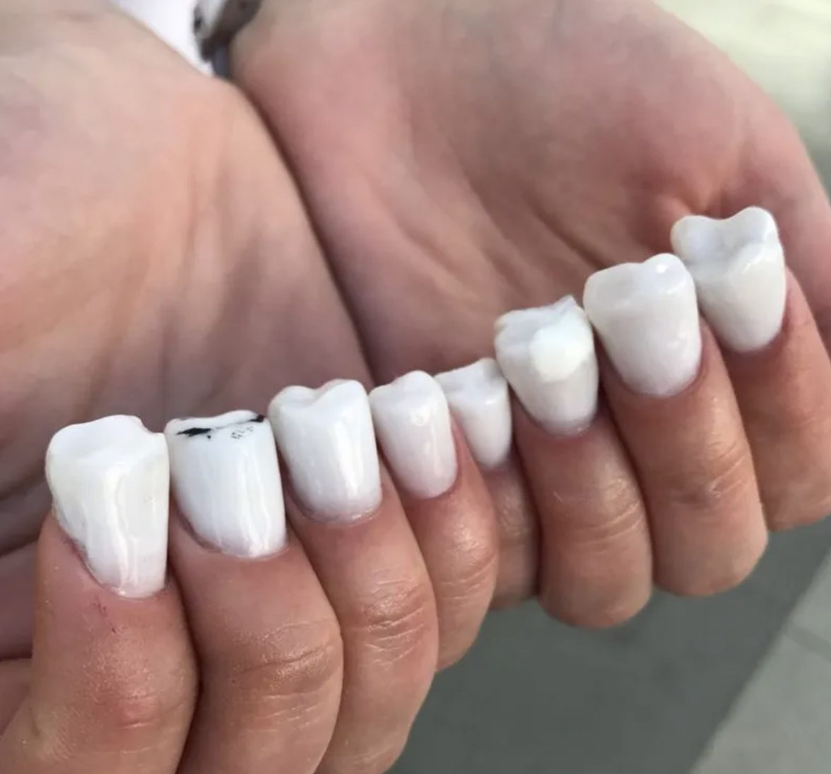 Такое лучше не повторять! Худшие идеи для маникюра, которые стали роковой ошибкой модниц. Фото 