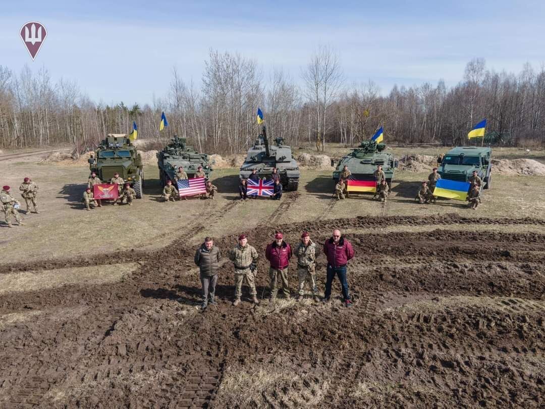 Британские танки Challenger уже в Украине: Резников показал фото