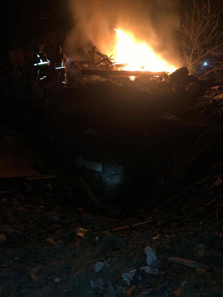 Оккупанты нанесли авиаудар по Белополью на Сумщине, вспыхнул пожар: пострадал человек. Фото