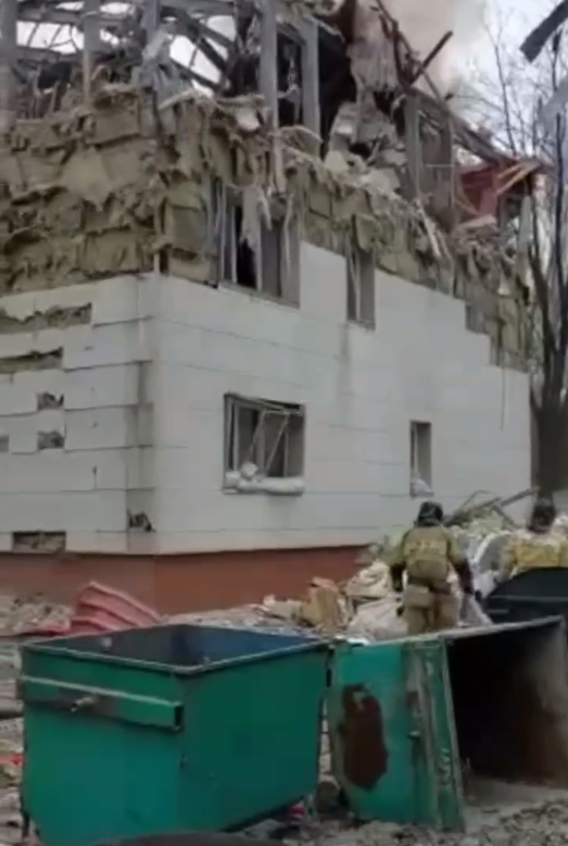 12 загиблих і 60 поранених: у Донецьку HIMARS "передав привіт" штабу Росгвардії. Відео