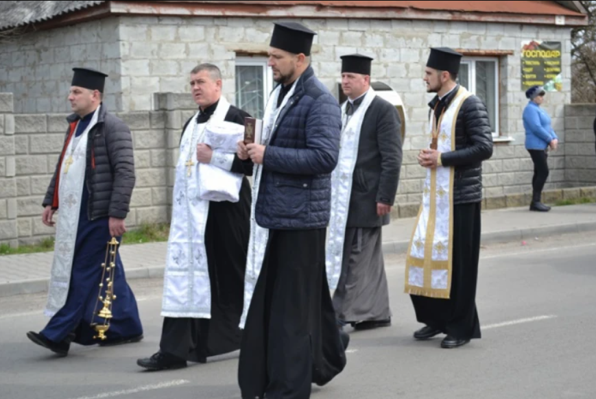 Без батька залишилося двоє дітей: на Рівненщині попрощалися з воїном, який загинув під час виконання бойового завдання на Харківщині. Фото 