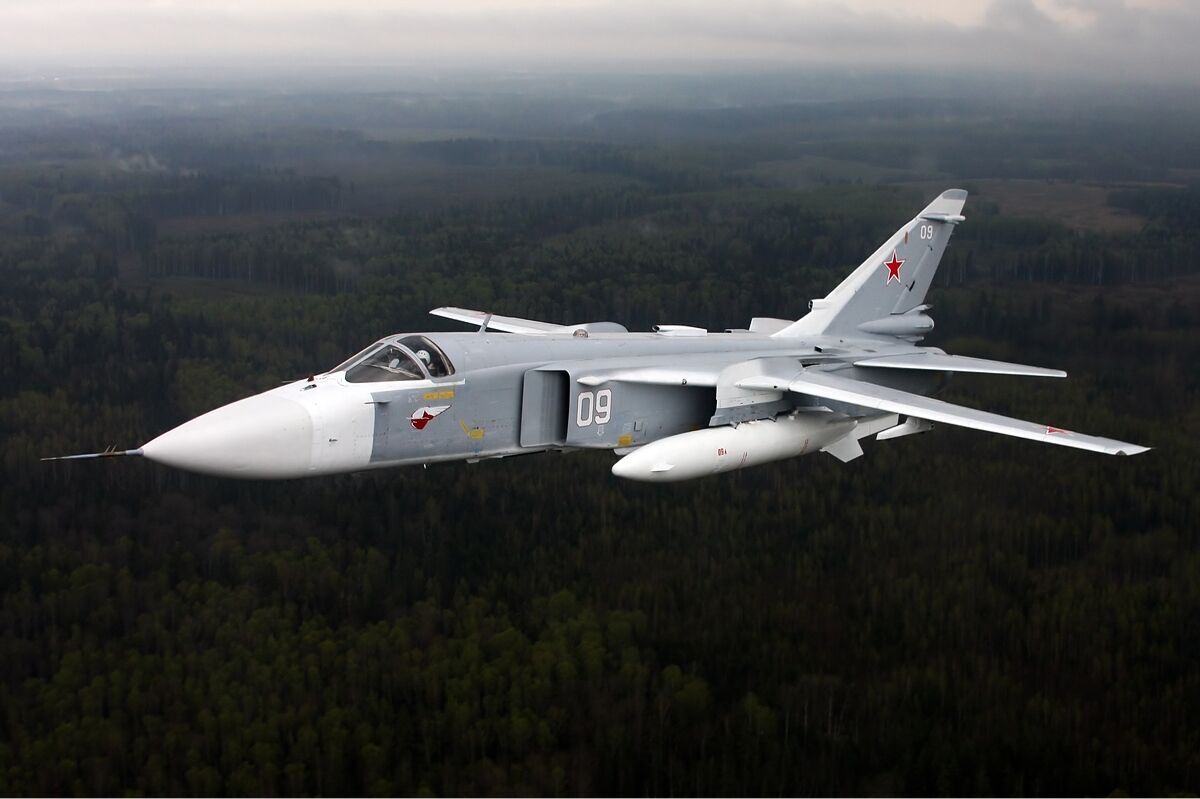 Українські захисники збили російський бомбардувальник Су-24М під Бахмутом