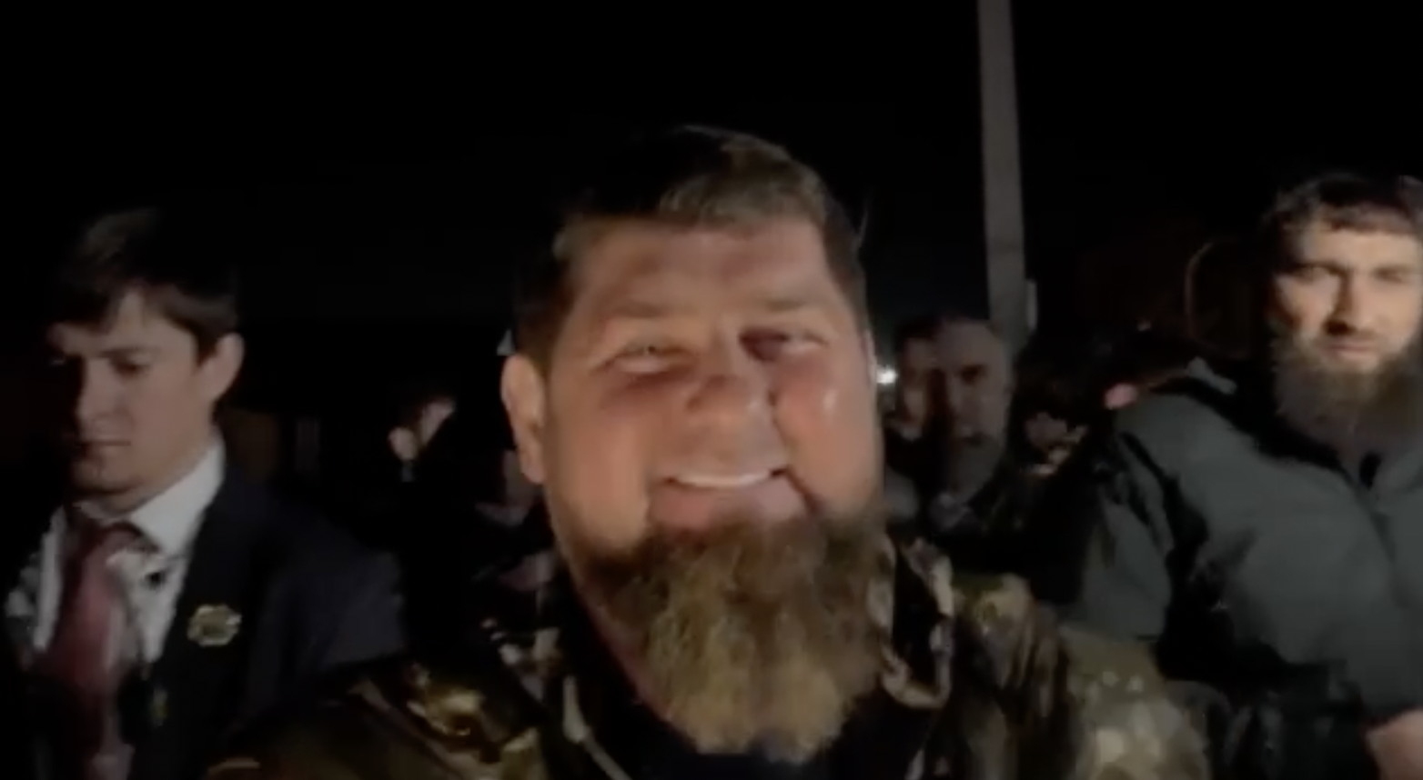 В чеченском Гудермесе обстреляли отделение полиции, кадыровцы убили двух мужчин. Фото и видео