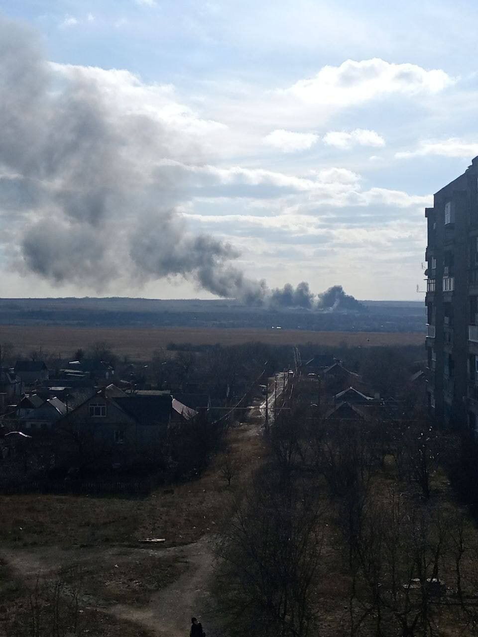 В оккупированном Енакиево упал российский самолет. Фото, видео и все подробности