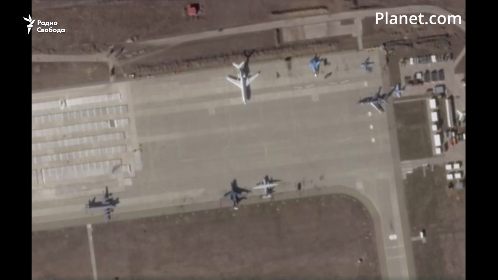 Після "бавовни" з аеродрому в Єйську зникли шість винищувачів Су-34. Супутникові фото 