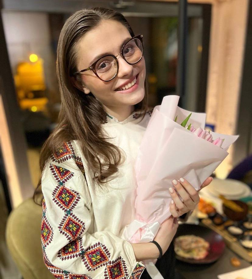 "Папина копия": Ольга Сумская очаровала сеть редкими фото младшей дочери