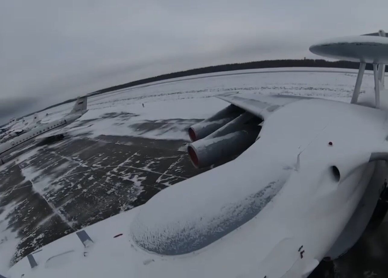 У плані безпеки Білорусь – ''прохідний двір'': до мережі потрапило відео вильоту дрона, який підірвав ДРЛО А-50 на аеродромі ''Мачулищі''