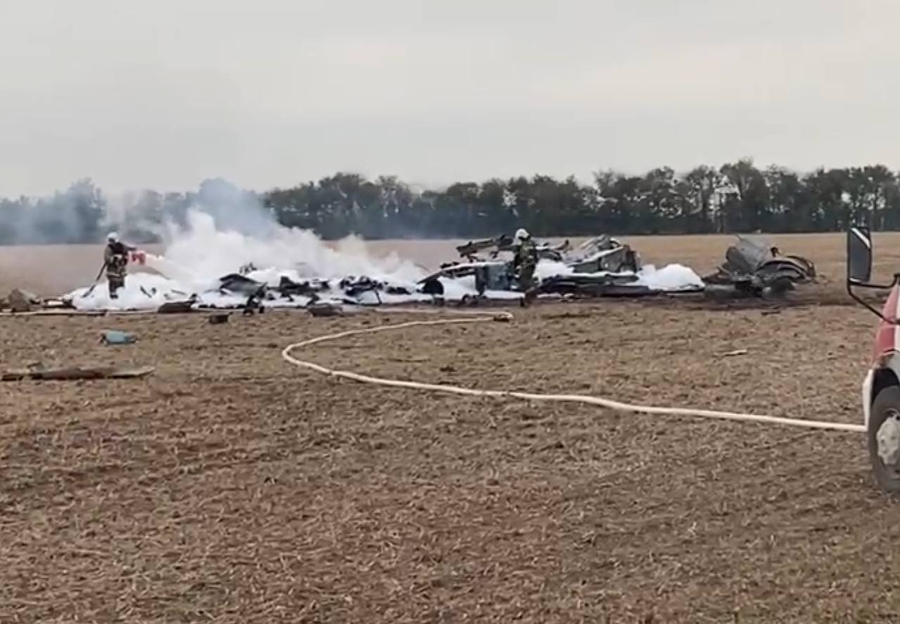 В оккупированном Енакиево упал российский самолет. Фото, видео и все подробности