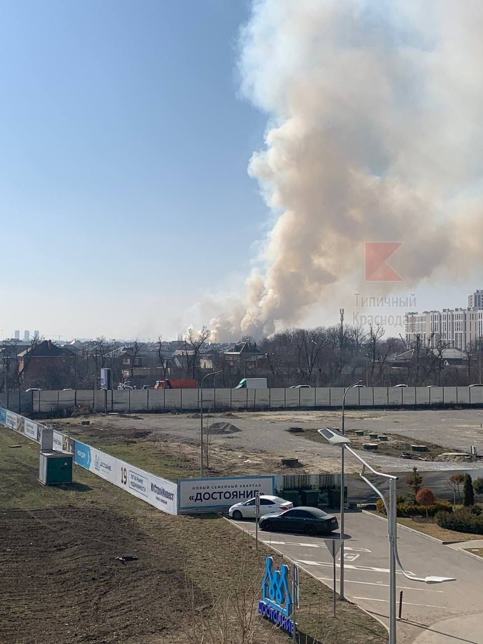 У Краснодарі на території льотного училища прогриміли вибухи, спалахнула пожежа. Фото