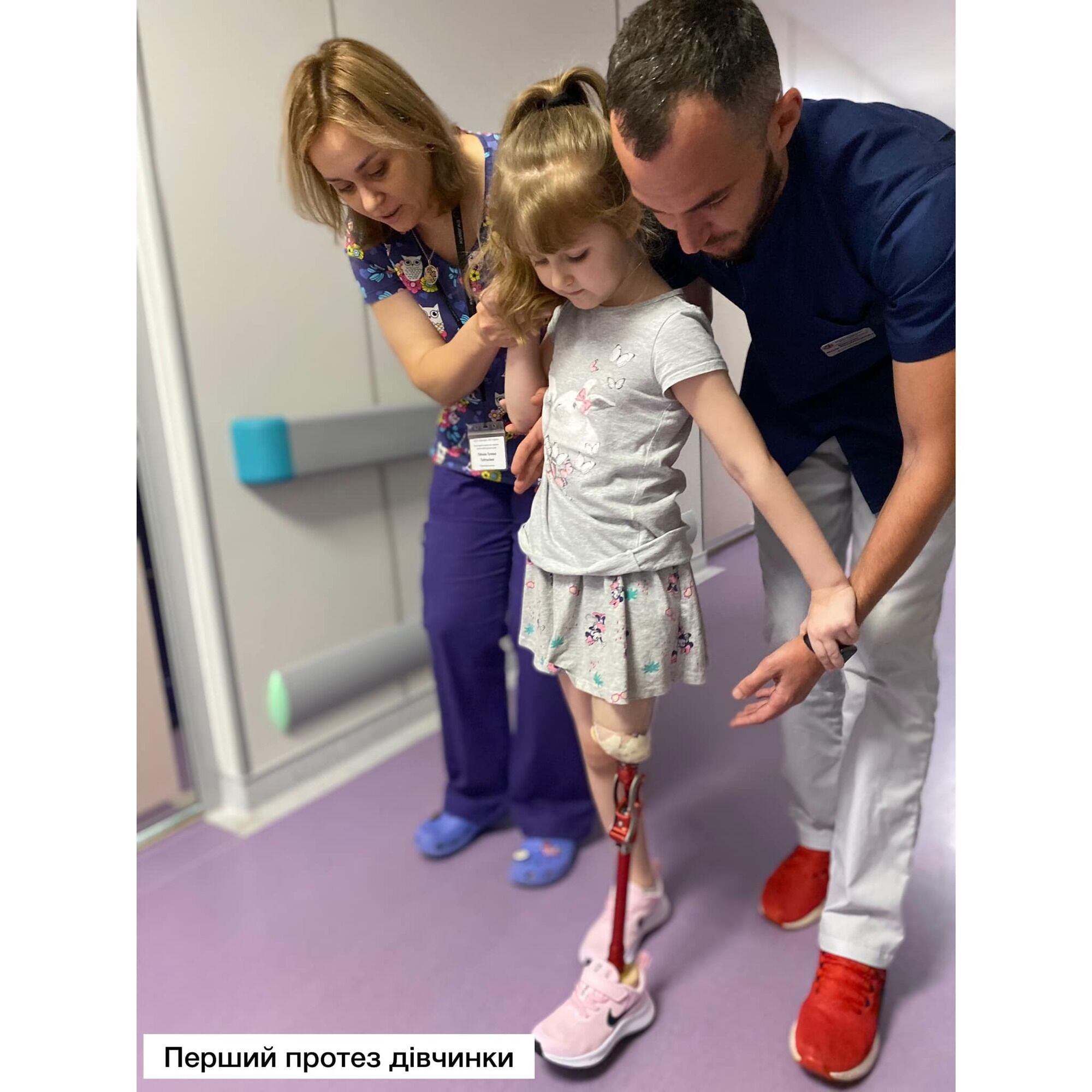 "Украинские врачи – лучшие": сеть тронула история девочки, потерявшей ногу во время вражеских обстрелов на Херсонщине. Фото