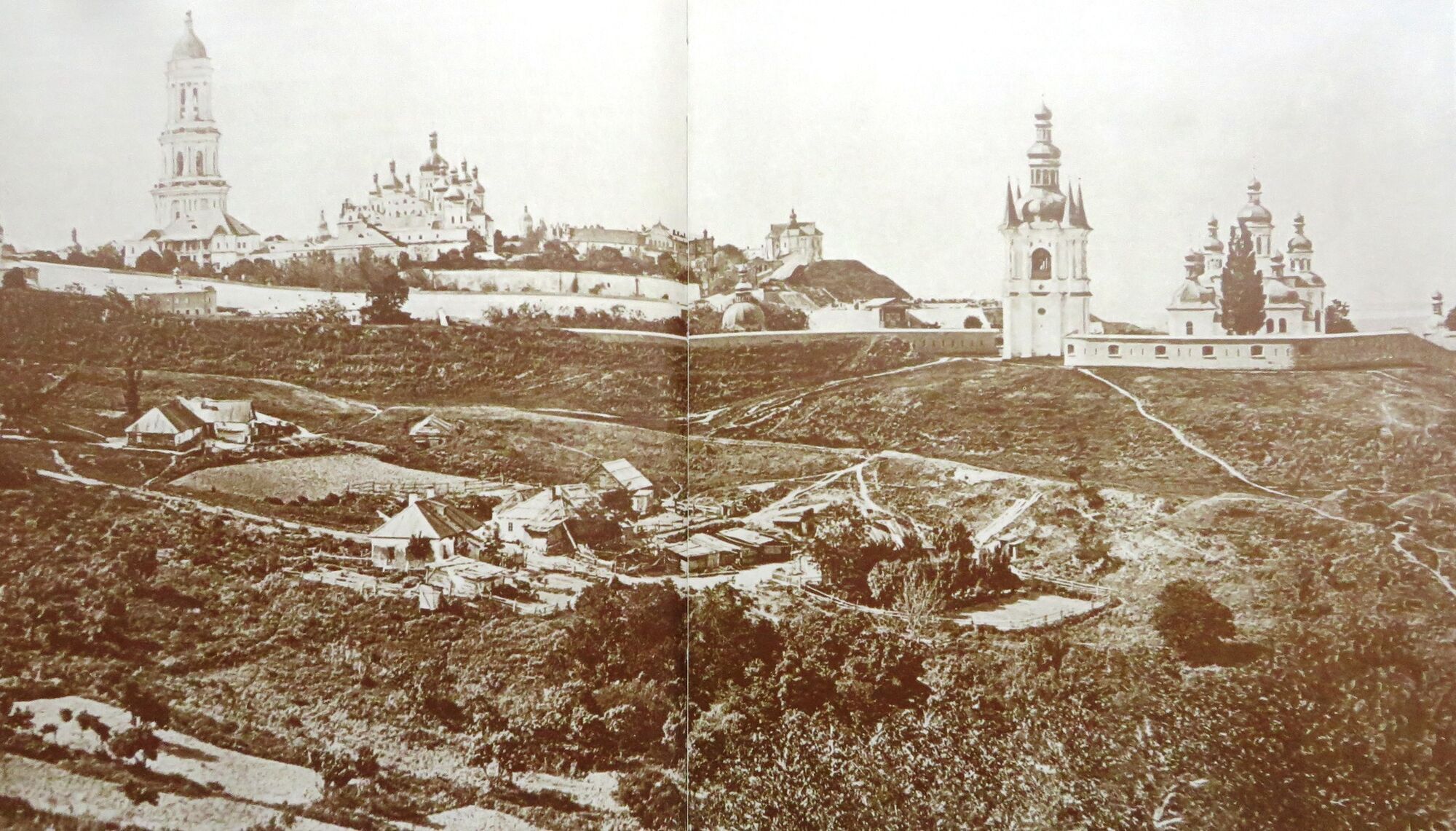 У 1870-х роках поблизу Києво-Печерської лаври розташовувався невеликий хутір. Унікальне фото