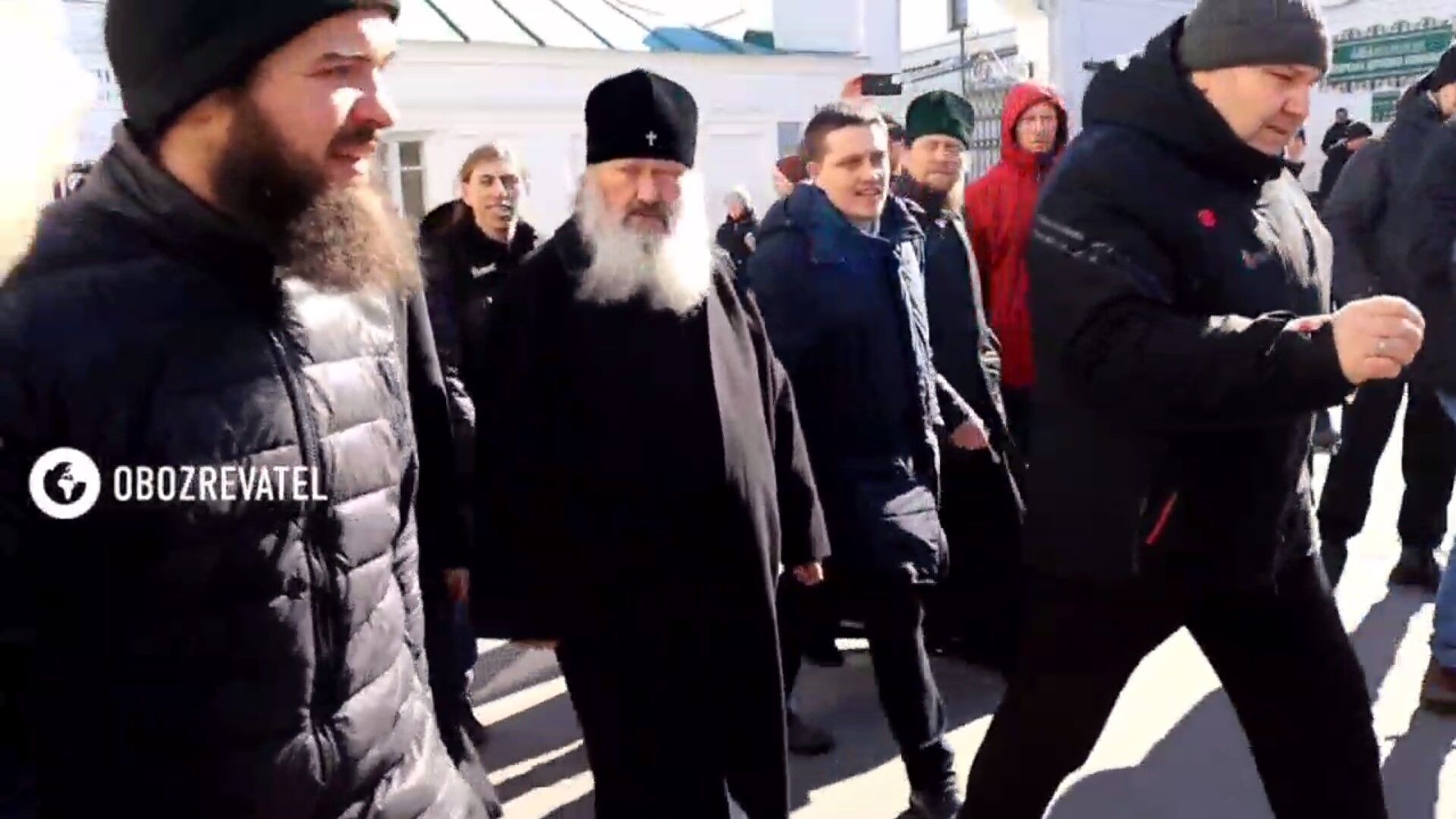 В Киево-Печерской лавре комиссию Минкульта не пустили в храм: бывший наместник Павел угрожал СМИ палкой. Фото и видео