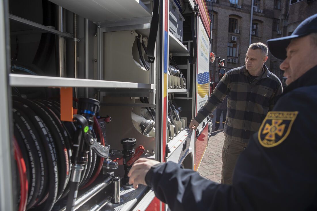 Німеччина та Польща надали Києву чотири найсучасніших пожежних авто, – Кличко