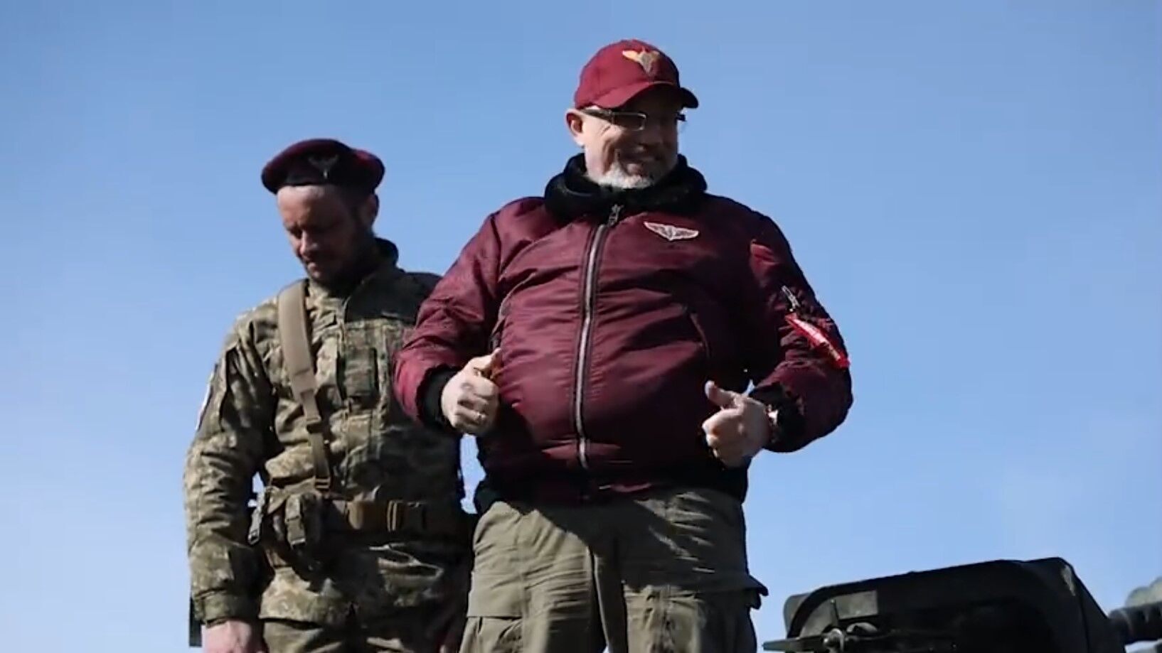 Резников с украинскими десантниками "обкатали" очередную партию западной военной техники: Strykers и Cougars в умелых руках. Видео