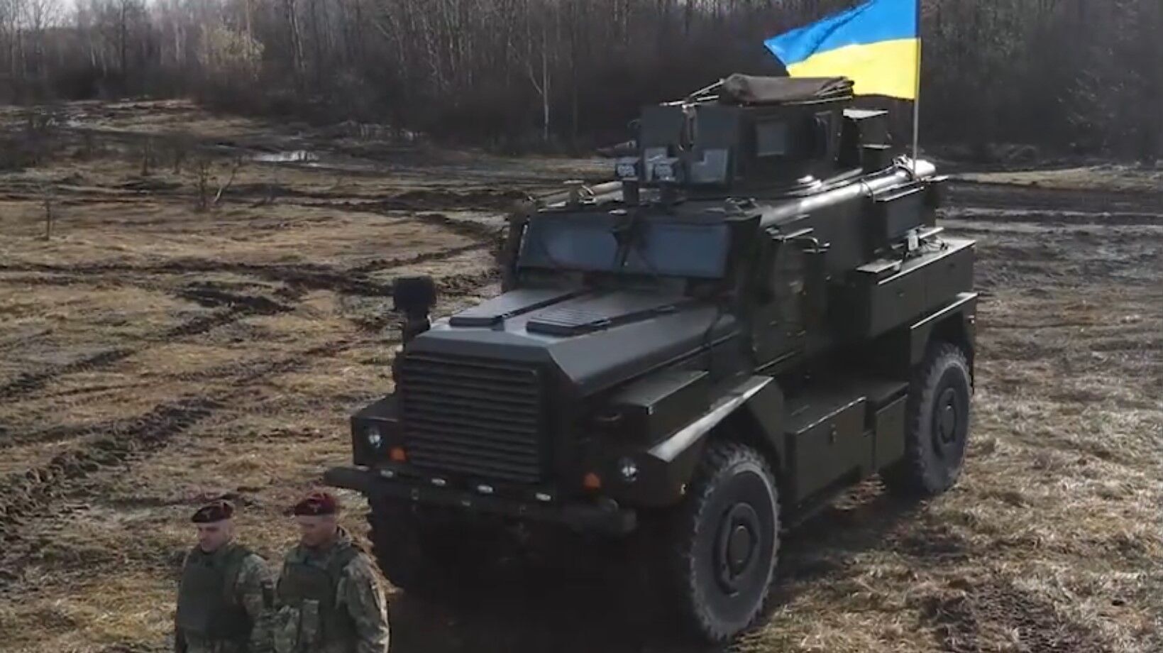 Резніков з українськими десантниками "обкатали" чергову партію західної військової техніки: Strykers і Cougars у вправних руках. Відео