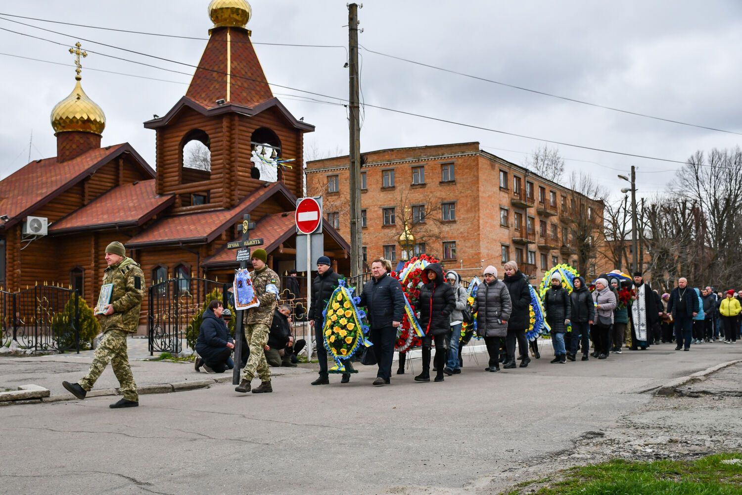 "Отдал за мирное небо над Украиной свою жизнь": на Днепропетровщине попрощались с воином, погибшим в Донецкой области. Фото